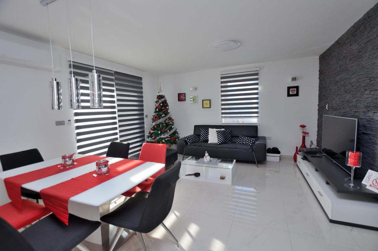 Apartments Golden Hour Jurdani Exterior photo